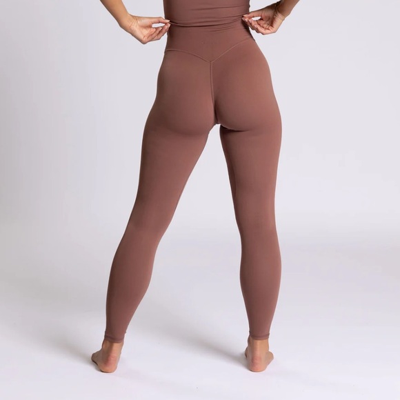 P’tula FEATHERTECH Classic Legging - Redwood: 26” - Picture 3 of 7